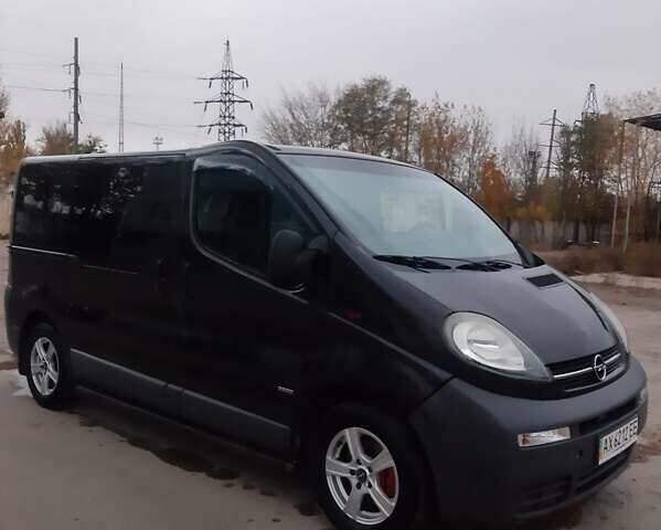 Чорний Опель Віваро, об'ємом двигуна 1.9 л та пробігом 250 тис. км за 7000 $, фото 1 на Automoto.ua