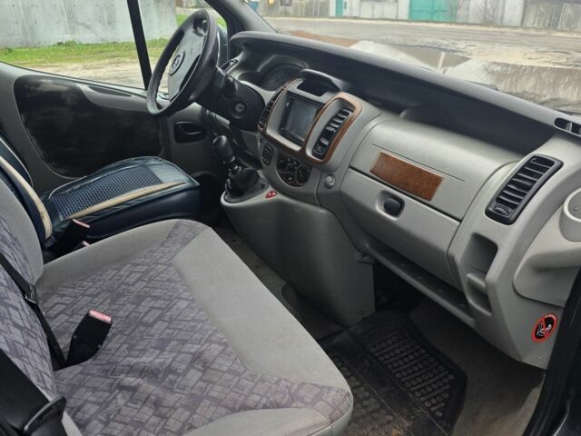 Черный Опель Виваро, объемом двигателя 1.9 л и пробегом 1000 тыс. км за 5118 $, фото 3 на Automoto.ua