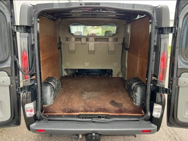 Черный Опель Виваро, объемом двигателя 1.9 л и пробегом 208 тыс. км за 3500 $, фото 7 на Automoto.ua