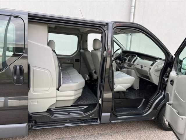 Черный Опель Виваро, объемом двигателя 1.9 л и пробегом 208 тыс. км за 3500 $, фото 5 на Automoto.ua