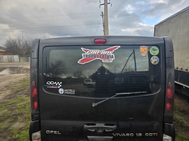 Черный Опель Виваро, объемом двигателя 1.9 л и пробегом 1000 тыс. км за 5118 $, фото 7 на Automoto.ua