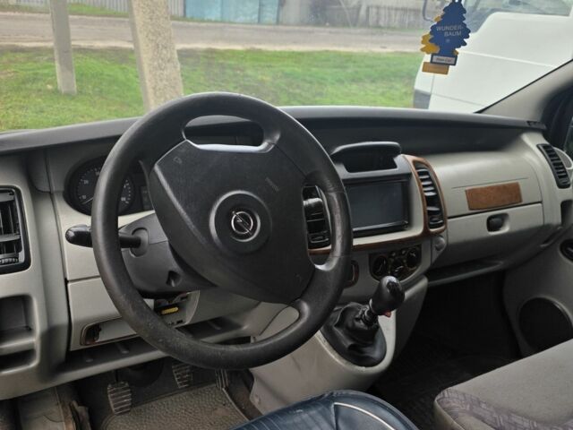 Черный Опель Виваро, объемом двигателя 1.9 л и пробегом 1000 тыс. км за 5118 $, фото 5 на Automoto.ua