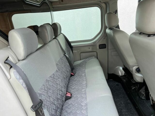 Черный Опель Виваро, объемом двигателя 1.9 л и пробегом 208 тыс. км за 3500 $, фото 6 на Automoto.ua