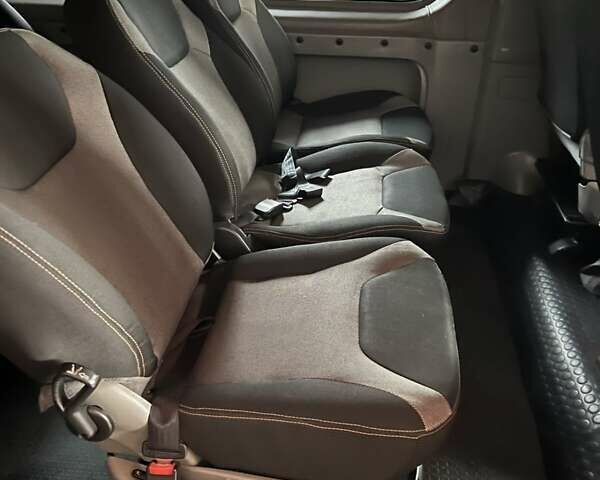 Чорний Опель Віваро, об'ємом двигуна 2.46 л та пробігом 267 тис. км за 9200 $, фото 8 на Automoto.ua