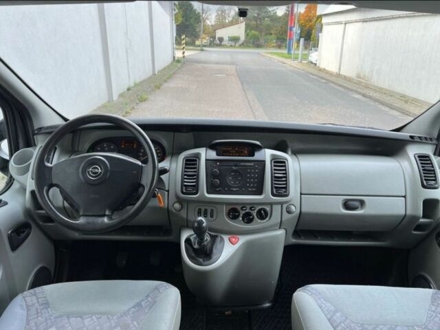 Черный Опель Виваро, объемом двигателя 1.9 л и пробегом 208 тыс. км за 3500 $, фото 4 на Automoto.ua