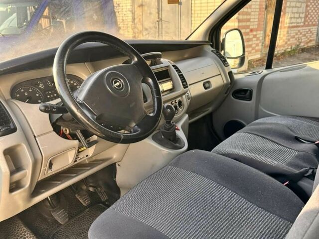 Чорний Опель Віваро, об'ємом двигуна 1.9 л та пробігом 300 тис. км за 4200 $, фото 5 на Automoto.ua