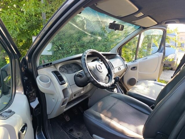 Черный Опель Виваро, объемом двигателя 1.9 л и пробегом 302 тыс. км за 7800 $, фото 3 на Automoto.ua