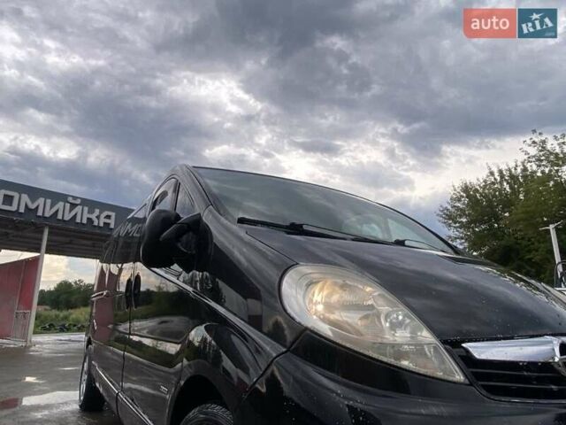Черный Опель Виваро, объемом двигателя 1.9 л и пробегом 300 тыс. км за 9200 $, фото 2 на Automoto.ua