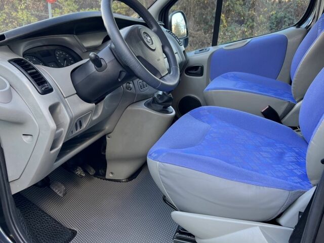 Черный Опель Виваро, объемом двигателя 2 л и пробегом 230 тыс. км за 6800 $, фото 14 на Automoto.ua