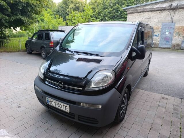 Черный Опель Виваро, объемом двигателя 1.9 л и пробегом 302 тыс. км за 7800 $, фото 1 на Automoto.ua