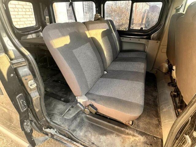 Чорний Опель Віваро, об'ємом двигуна 1.9 л та пробігом 300 тис. км за 4200 $, фото 6 на Automoto.ua