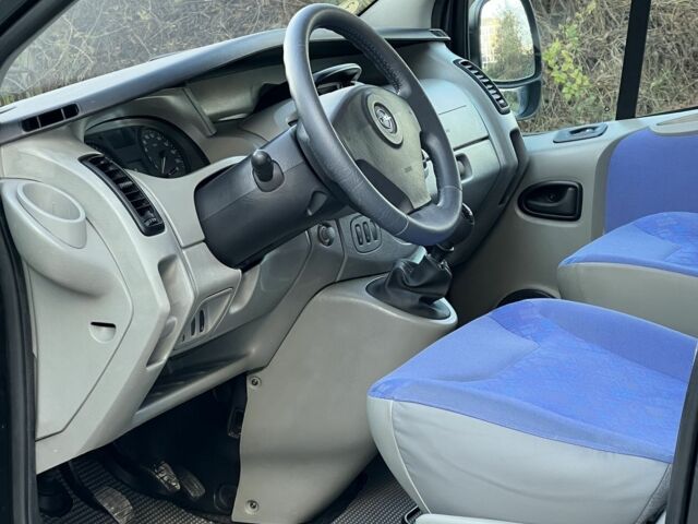 Черный Опель Виваро, объемом двигателя 2 л и пробегом 230 тыс. км за 6800 $, фото 10 на Automoto.ua