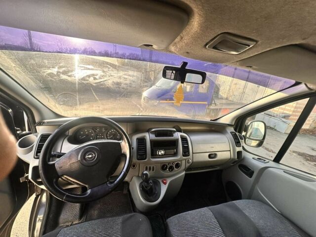 Чорний Опель Віваро, об'ємом двигуна 1.9 л та пробігом 300 тис. км за 4200 $, фото 4 на Automoto.ua