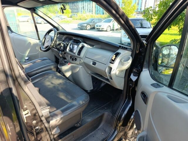 Черный Опель Виваро, объемом двигателя 1.9 л и пробегом 302 тыс. км за 7800 $, фото 4 на Automoto.ua