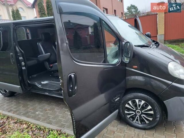 Чорний Опель Віваро, об'ємом двигуна 2 л та пробігом 241 тис. км за 9950 $, фото 60 на Automoto.ua