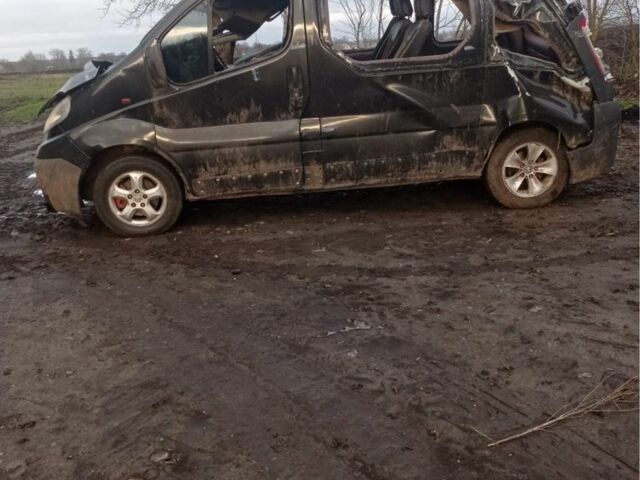 Чорний Опель Віваро, об'ємом двигуна 2.5 л та пробігом 250 тис. км за 3200 $, фото 2 на Automoto.ua