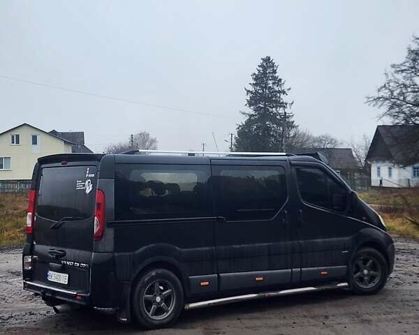 Черный Опель Виваро, объемом двигателя 2.5 л и пробегом 360 тыс. км за 9800 $, фото 4 на Automoto.ua