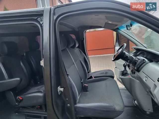 Чорний Опель Віваро, об'ємом двигуна 2 л та пробігом 241 тис. км за 9950 $, фото 61 на Automoto.ua