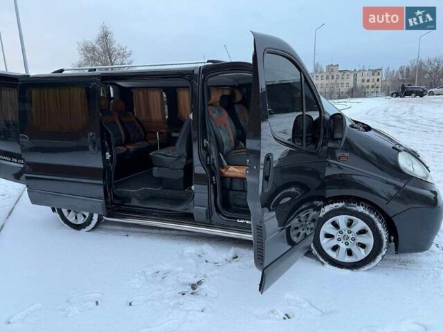 Черный Опель Виваро, объемом двигателя 2.5 л и пробегом 200 тыс. км за 9000 $, фото 15 на Automoto.ua