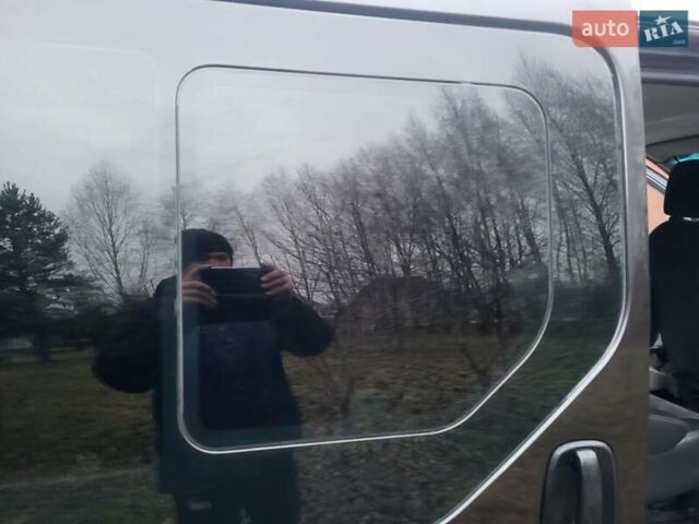 Чорний Опель Віваро, об'ємом двигуна 2 л та пробігом 241 тис. км за 9950 $, фото 56 на Automoto.ua