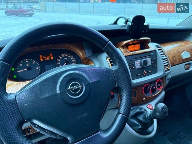 Черный Опель Виваро, объемом двигателя 2.5 л и пробегом 200 тыс. км за 9000 $, фото 29 на Automoto.ua
