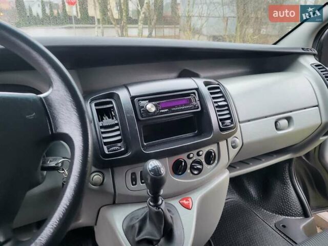 Чорний Опель Віваро, об'ємом двигуна 2 л та пробігом 241 тис. км за 9950 $, фото 91 на Automoto.ua