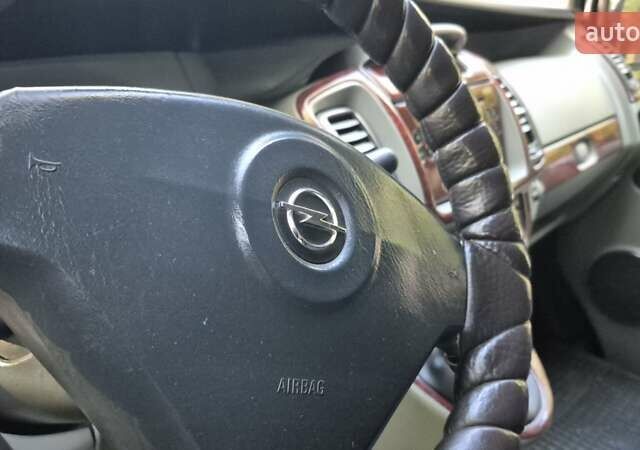 Чорний Опель Віваро, об'ємом двигуна 2 л та пробігом 305 тис. км за 8100 $, фото 4 на Automoto.ua