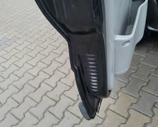 Чорний Опель Віваро, об'ємом двигуна 2 л та пробігом 241 тис. км за 9950 $, фото 84 на Automoto.ua