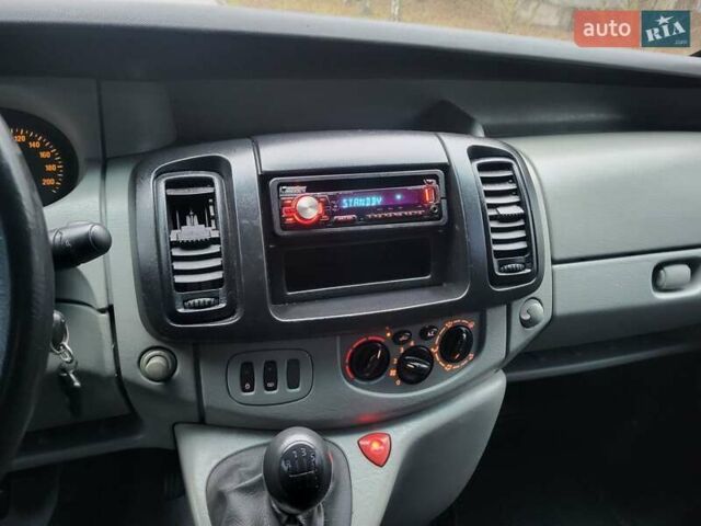 Чорний Опель Віваро, об'ємом двигуна 2 л та пробігом 241 тис. км за 9950 $, фото 104 на Automoto.ua