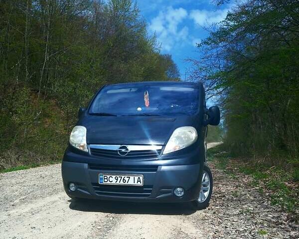 Черный Опель Виваро, объемом двигателя 2.5 л и пробегом 252 тыс. км за 9350 $, фото 9 на Automoto.ua