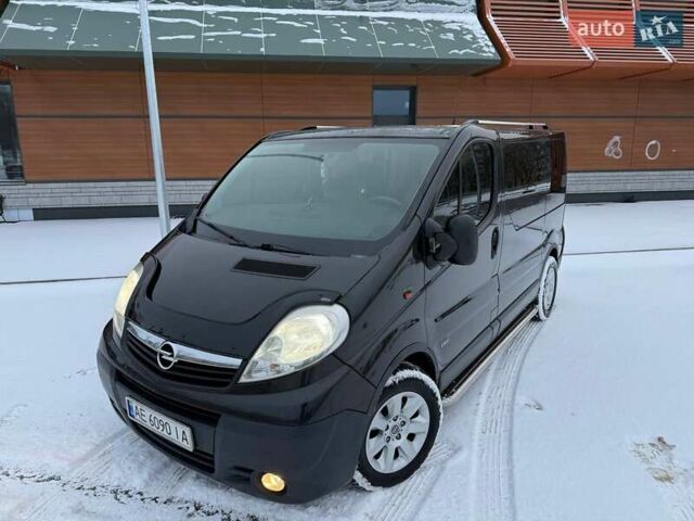 Черный Опель Виваро, объемом двигателя 2.5 л и пробегом 200 тыс. км за 9000 $, фото 4 на Automoto.ua