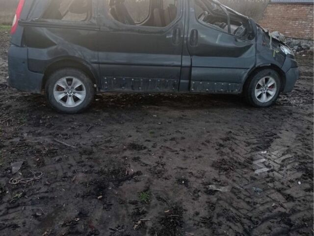 Чорний Опель Віваро, об'ємом двигуна 2.5 л та пробігом 250 тис. км за 3200 $, фото 1 на Automoto.ua