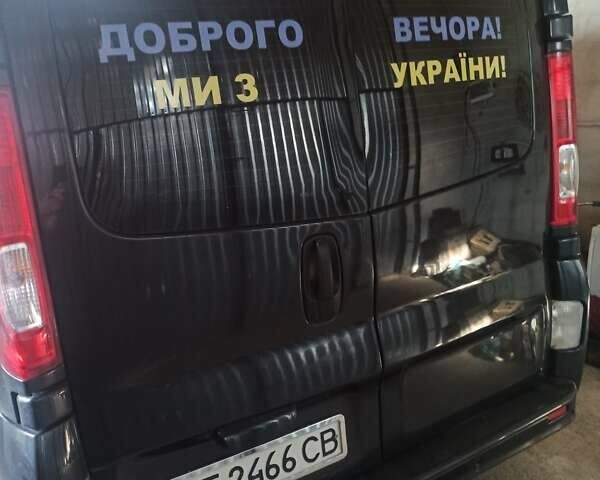 Черный Опель Виваро, объемом двигателя 2.5 л и пробегом 379 тыс. км за 9000 $, фото 1 на Automoto.ua