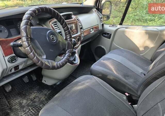 Чорний Опель Віваро, об'ємом двигуна 2 л та пробігом 305 тис. км за 8100 $, фото 6 на Automoto.ua