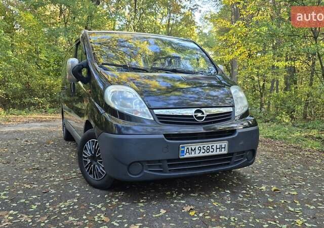 Черный Опель Виваро, объемом двигателя 2 л и пробегом 305 тыс. км за 7900 $, фото 1 на Automoto.ua