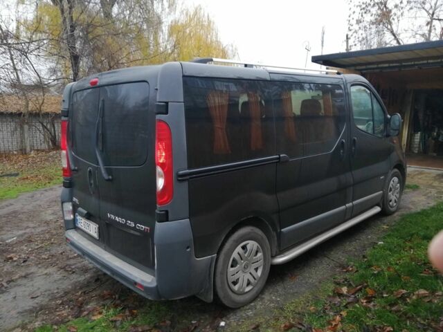 Черный Опель Виваро, объемом двигателя 2.5 л и пробегом 188 тыс. км за 7200 $, фото 2 на Automoto.ua