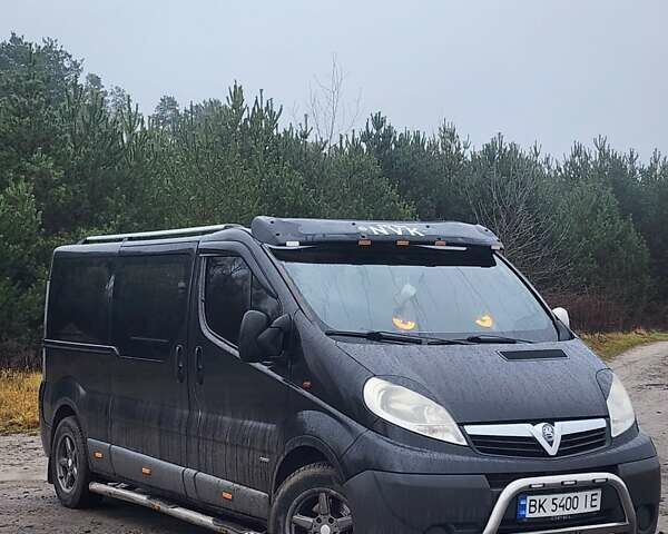 Черный Опель Виваро, объемом двигателя 2.5 л и пробегом 360 тыс. км за 9800 $, фото 12 на Automoto.ua