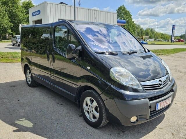 Черный Опель Виваро, объемом двигателя 2.5 л и пробегом 275 тыс. км за 7500 $, фото 2 на Automoto.ua