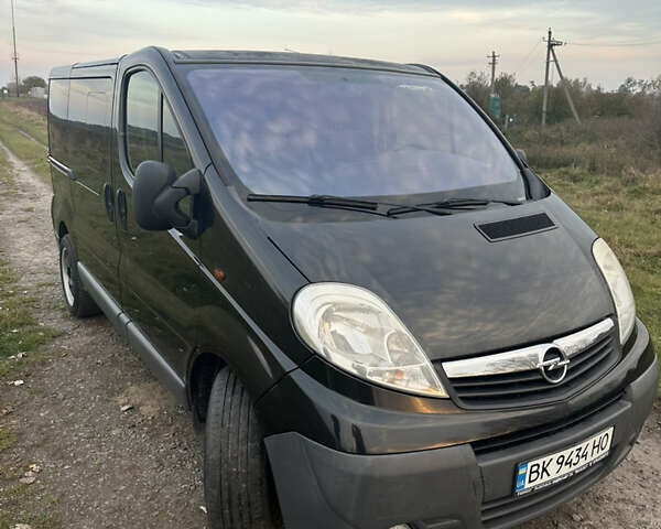Чорний Опель Віваро, об'ємом двигуна 2 л та пробігом 273 тис. км за 9900 $, фото 6 на Automoto.ua