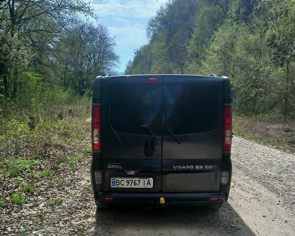 Черный Опель Виваро, объемом двигателя 2.5 л и пробегом 252 тыс. км за 9350 $, фото 10 на Automoto.ua