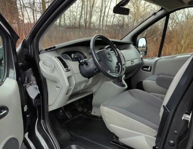 Черный Опель Виваро, объемом двигателя 2 л и пробегом 230 тыс. км за 7400 $, фото 7 на Automoto.ua