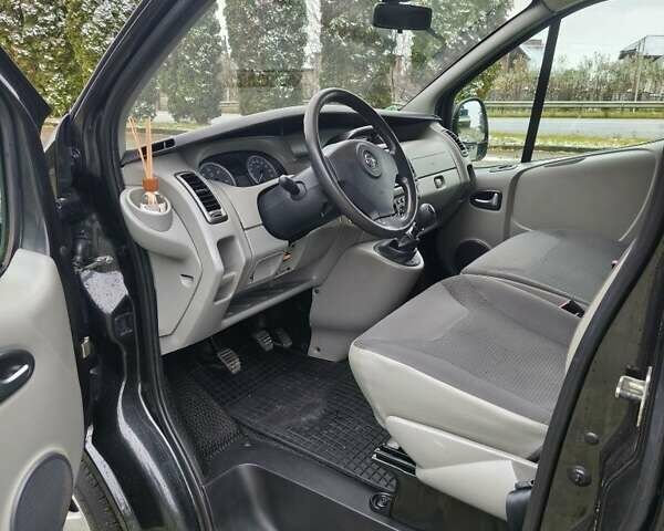 Черный Опель Виваро, объемом двигателя 2 л и пробегом 265 тыс. км за 12400 $, фото 4 на Automoto.ua