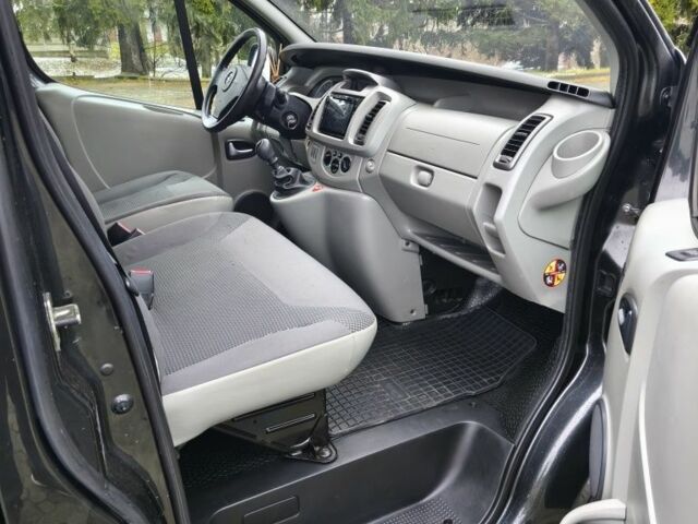 Черный Опель Виваро, объемом двигателя 2 л и пробегом 265 тыс. км за 12500 $, фото 12 на Automoto.ua