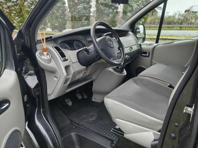 Черный Опель Виваро, объемом двигателя 2 л и пробегом 265 тыс. км за 12500 $, фото 5 на Automoto.ua