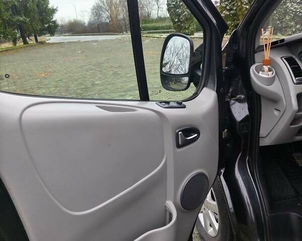 Черный Опель Виваро, объемом двигателя 2 л и пробегом 265 тыс. км за 12400 $, фото 3 на Automoto.ua