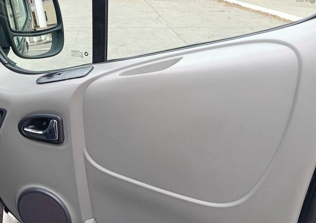 Черный Опель Виваро, объемом двигателя 2 л и пробегом 220 тыс. км за 8900 $, фото 20 на Automoto.ua