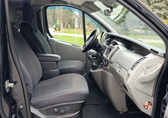 Черный Опель Виваро, объемом двигателя 2 л и пробегом 220 тыс. км за 8900 $, фото 9 на Automoto.ua