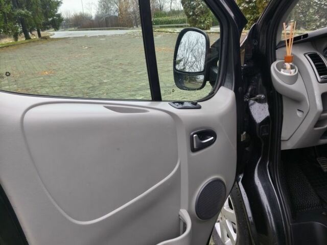 Черный Опель Виваро, объемом двигателя 2 л и пробегом 265 тыс. км за 12500 $, фото 4 на Automoto.ua