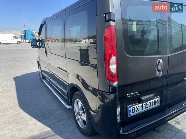Чорний Опель Віваро, об'ємом двигуна 2 л та пробігом 300 тис. км за 11000 $, фото 7 на Automoto.ua
