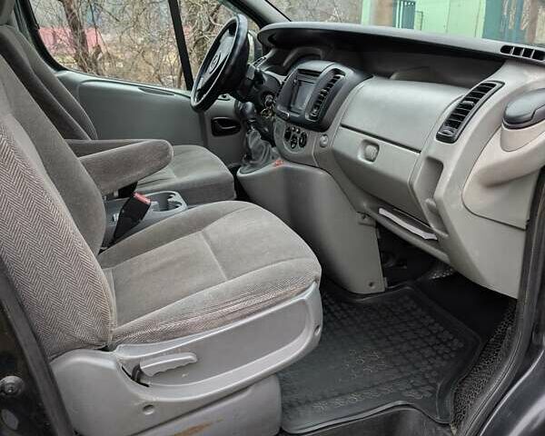 Чорний Опель Віваро, об'ємом двигуна 2 л та пробігом 343 тис. км за 8000 $, фото 5 на Automoto.ua